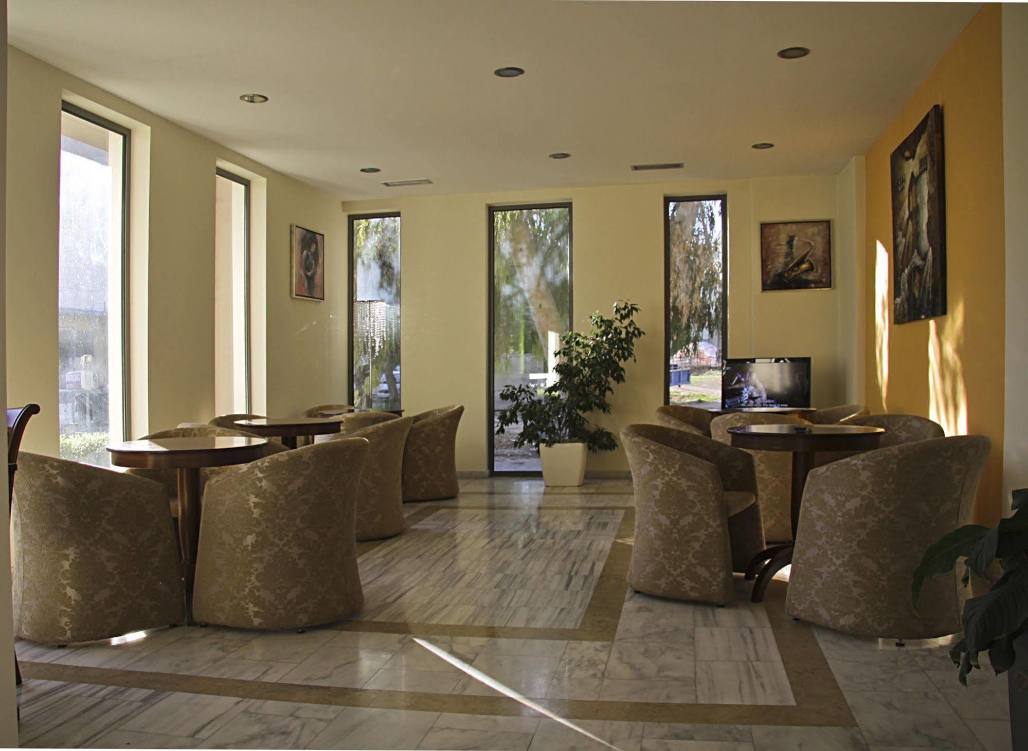 Hotel Giorgio เอเธนส์ ภายนอก รูปภาพ
