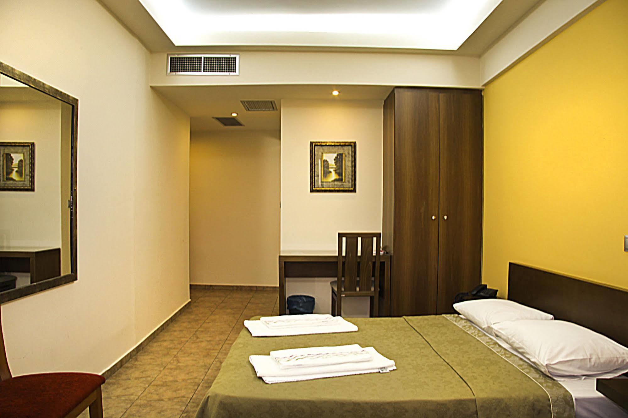 Hotel Giorgio เอเธนส์ ภายนอก รูปภาพ